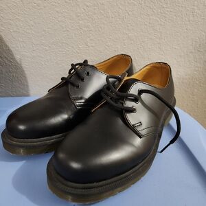Classic Black Leather Men's Shoes Dr. Martens